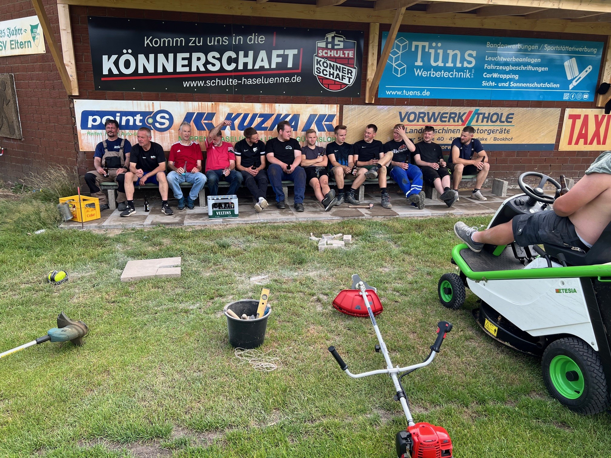 Arbeitseinsatz am Sportgelände